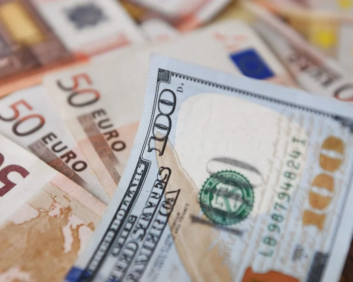 For the First Time in More Than 2 Decades, The Dollar and the Euro Are Trading at Equal Paritie